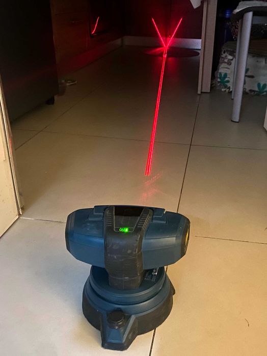 Nivela laser pentru pardoseli BOSCH GSL 2 Professional cu 2 linii