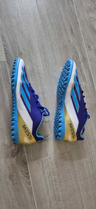 Футболни обувки стоножки Adidas Messi