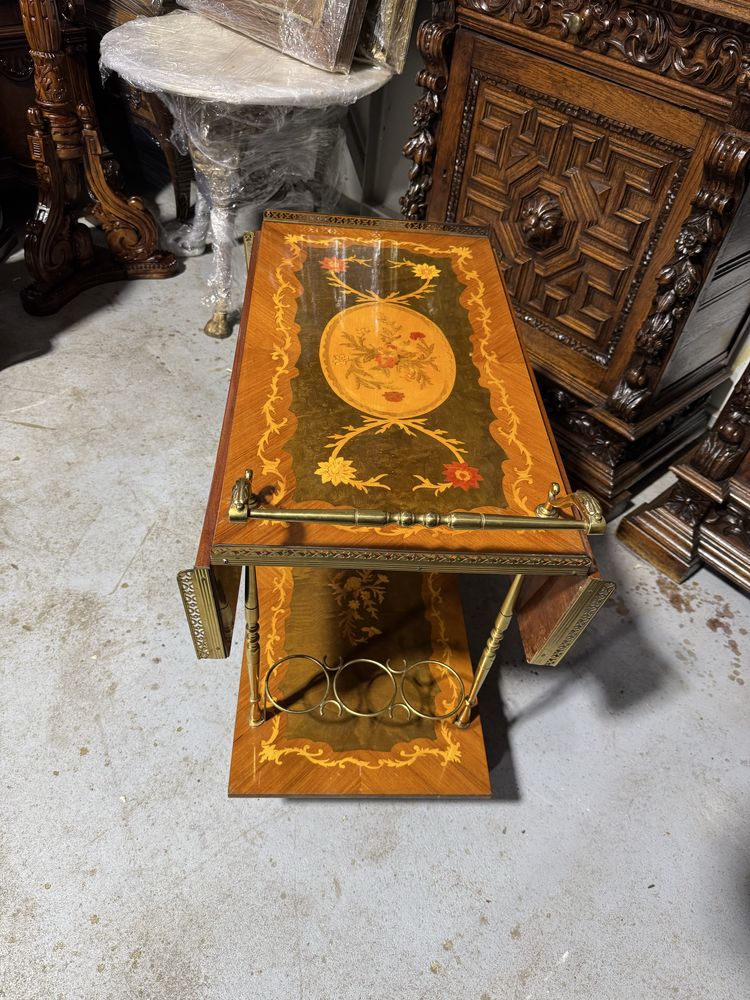 Gheridon din lemn cu intarsii si ornamente alama