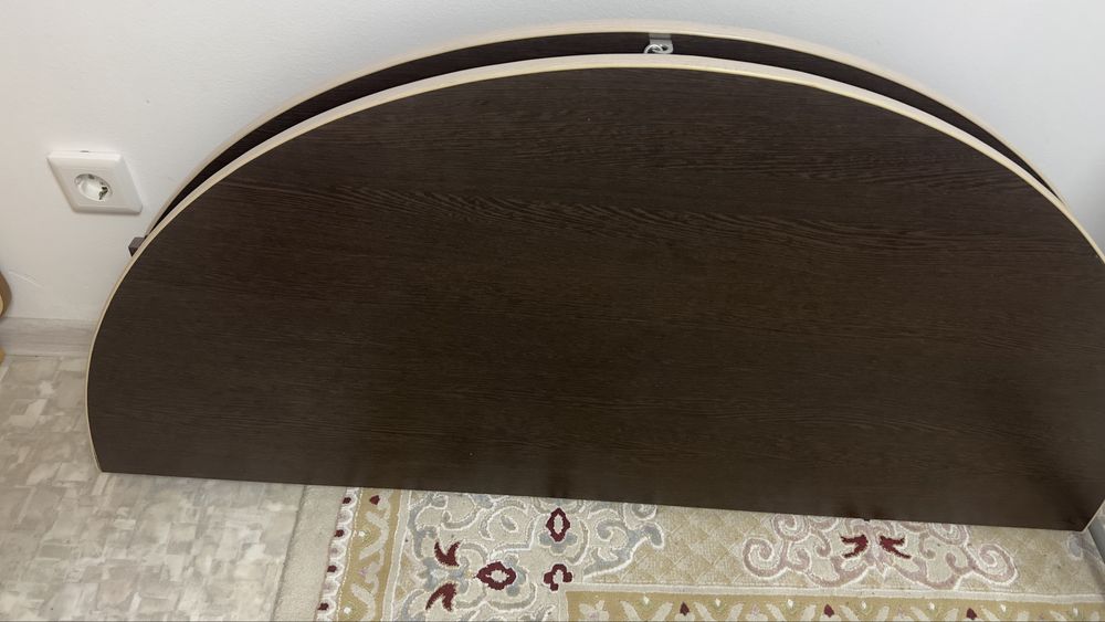 Продам круглый  стол