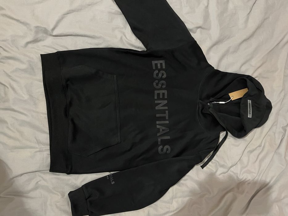 Чисто нов комплект на Essentials