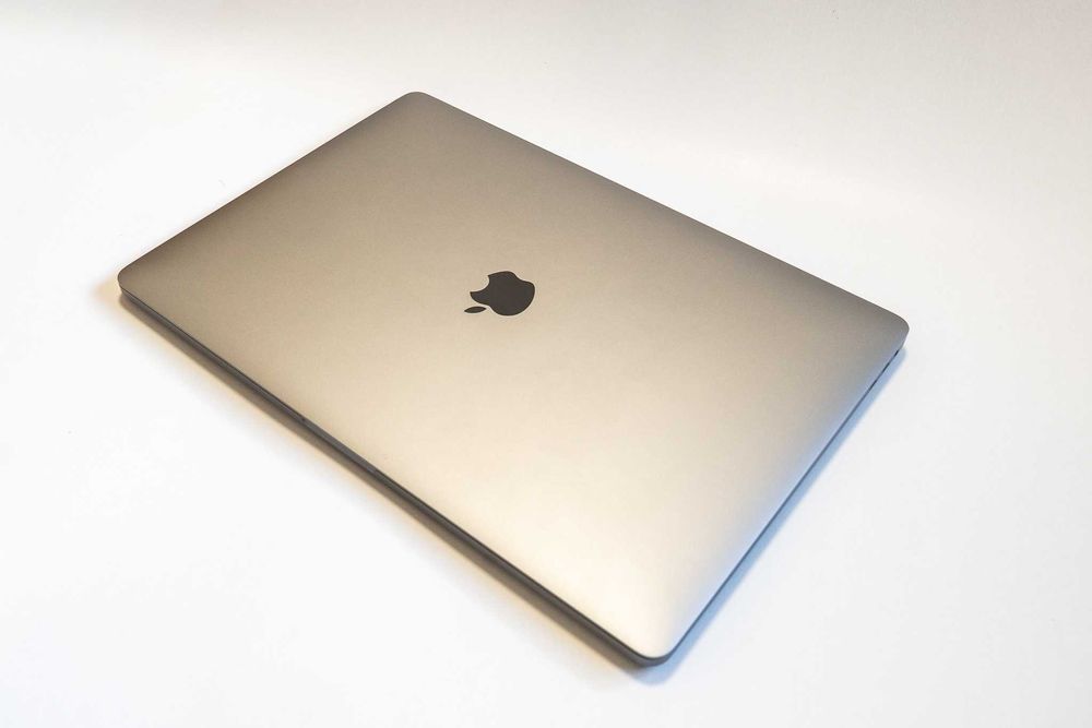 MacBook Pro 15 inch 2019 i9, 16GB RAM, Radeon 560X