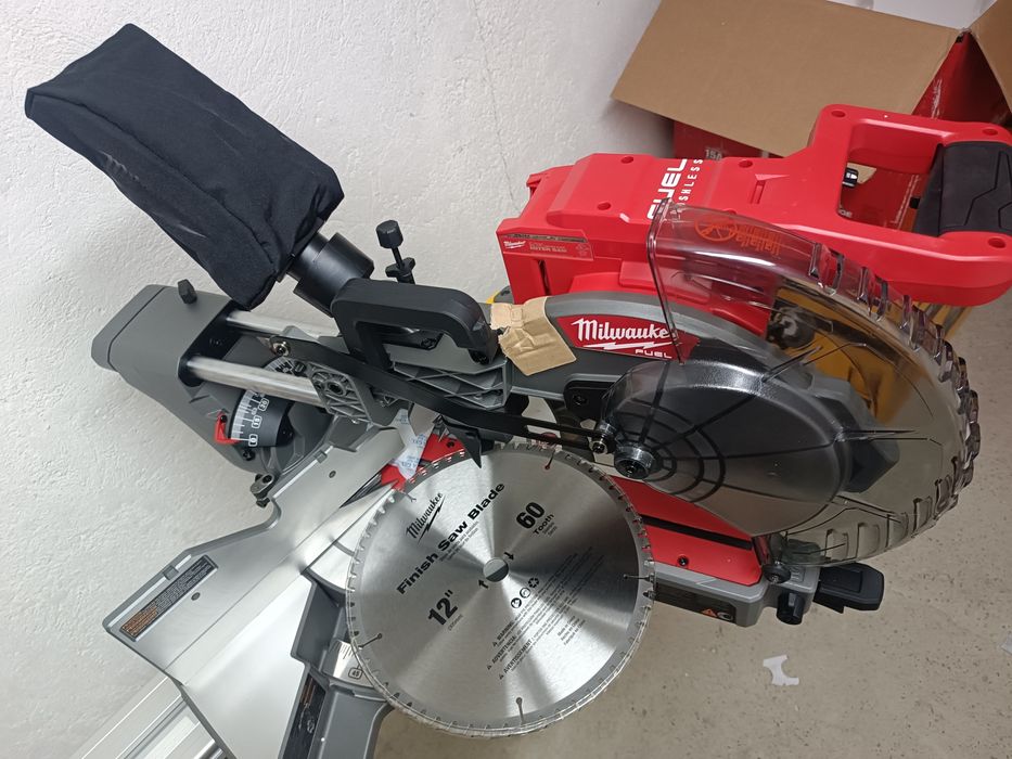 Fierastrau stationar milwaukee m18 305mm