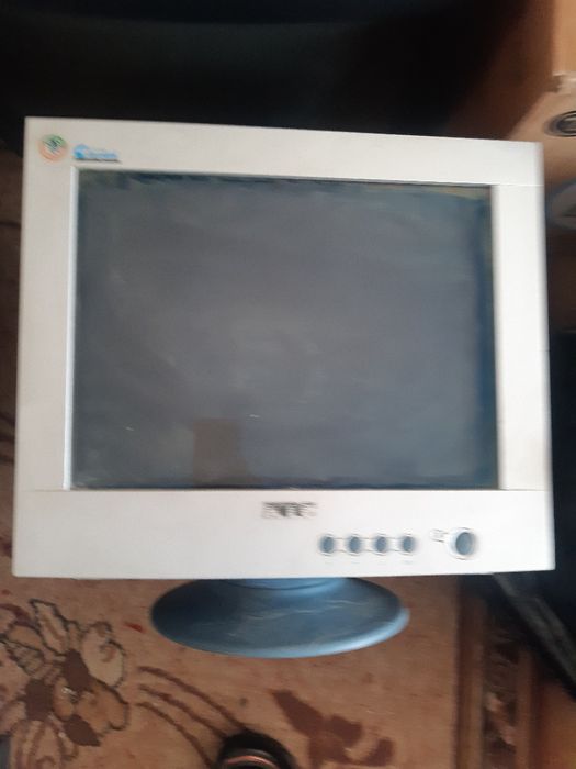 Стар монитор  продавам