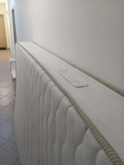 Продавам матрак 140/ 200 , пяна