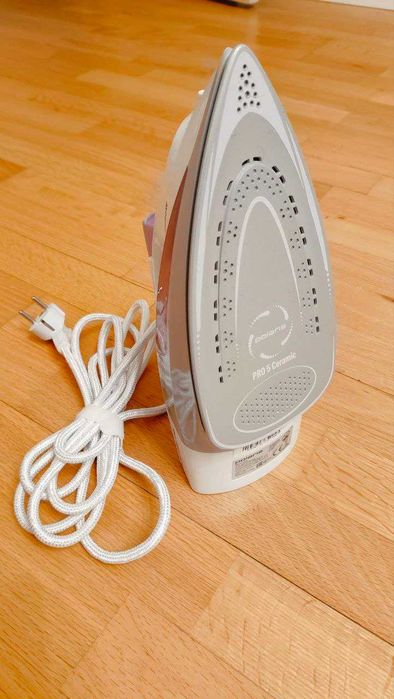 Утюг электрический. Polaris PIR 2685AK