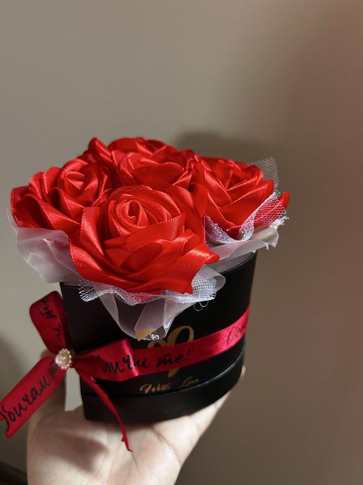 Сатенена кутия под формата на сърце!