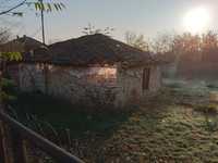 Поземлен имот с застроена площ в град Луковит