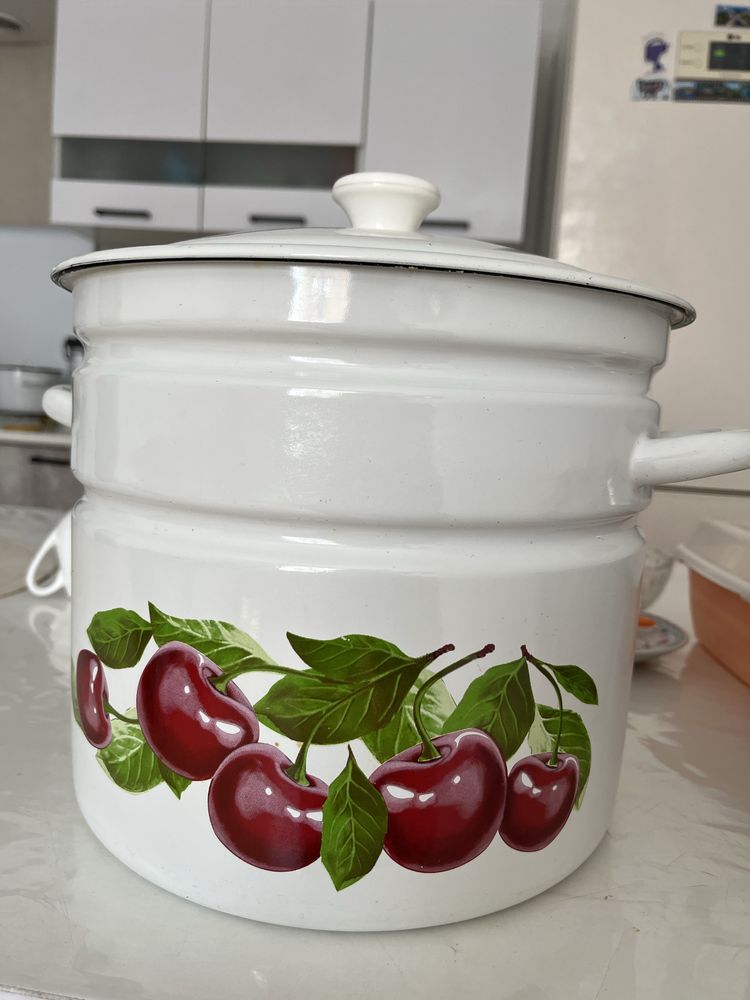 эмалированная кастрюли