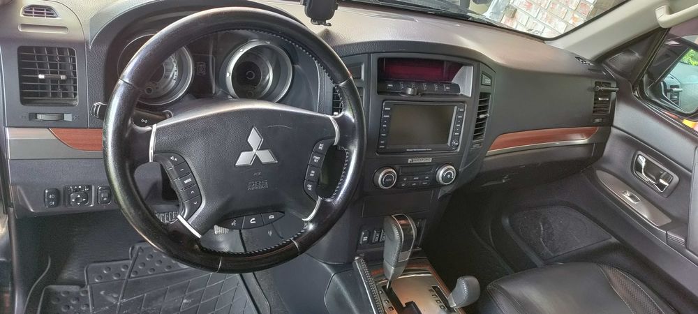 Mitsubishi Pajero IV 200 cp automat dotari full +