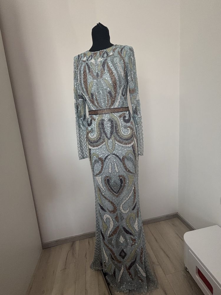 Rochie statement, cusută manual în Turcia – Mărimea S