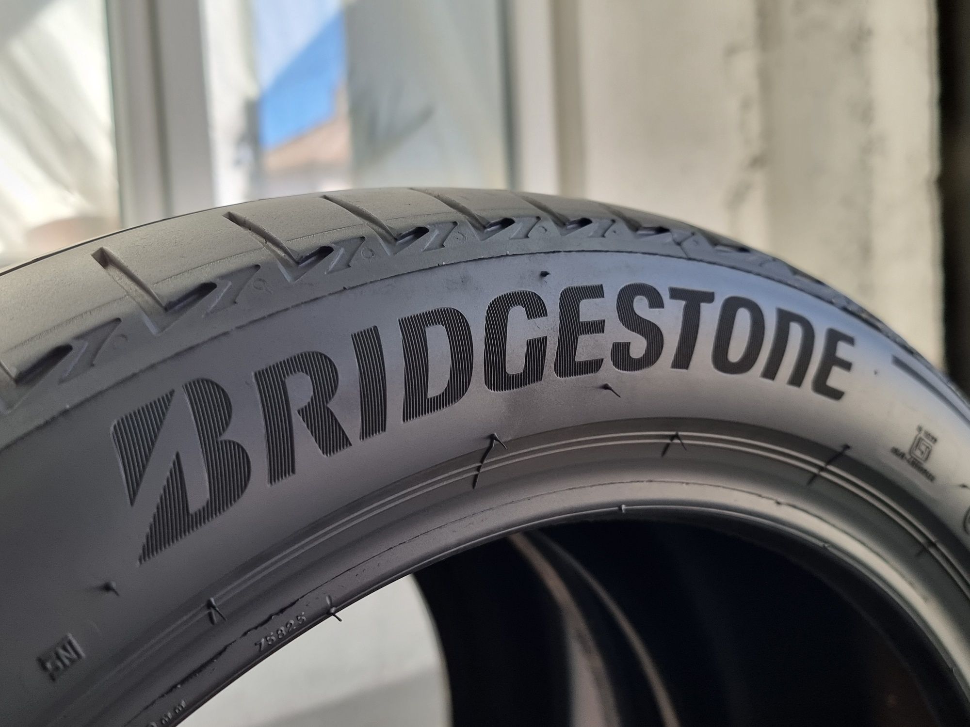 225/45/18 Bridgestone 2Броя: 160лв 6.5мм