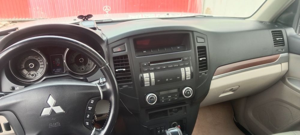 Mitsubishi Pajero IV (с системой Super Select 4WD-II).