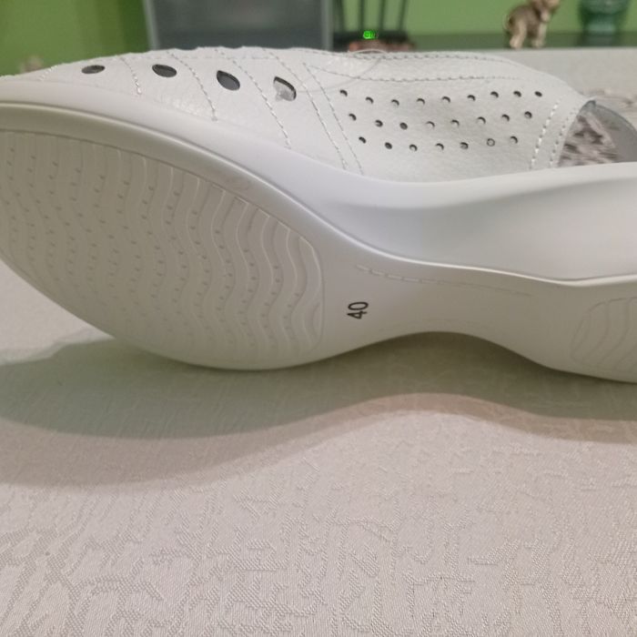 Продава дамски обувки