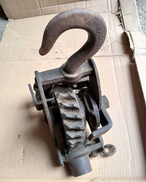 macarale cu lant pentru a ridica greutati gen troliu