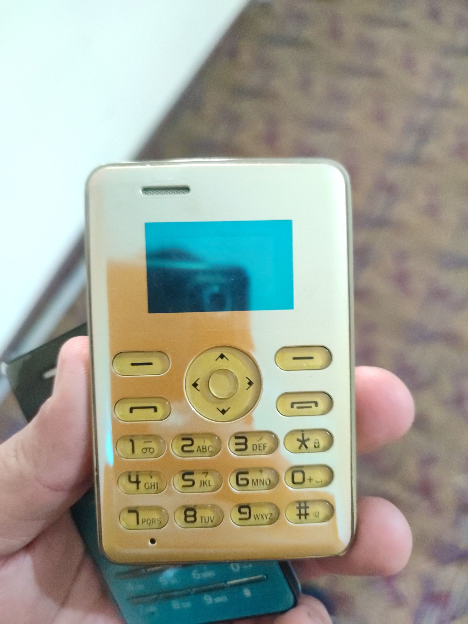 Mini telefon sim karta fleshka ketadi yangi