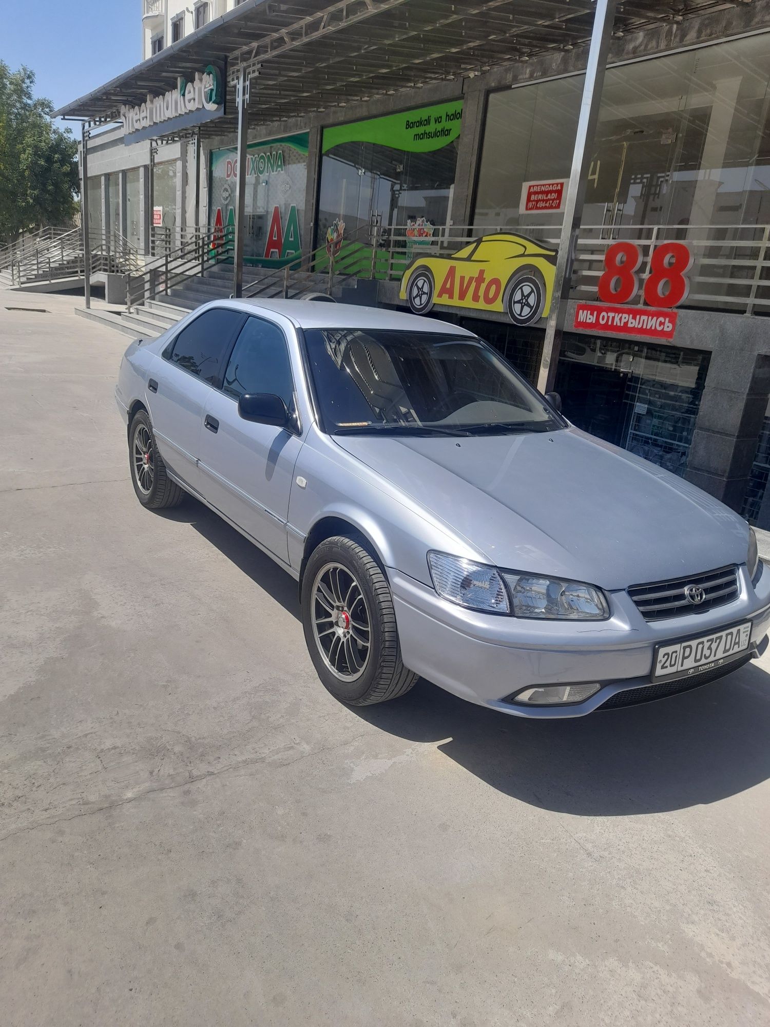 Срочно продаётся Toyota Camry двадцатка