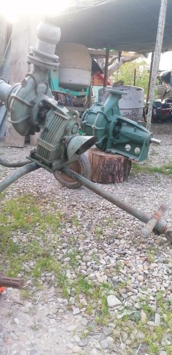 Pompa de irigat și aspeesoare.