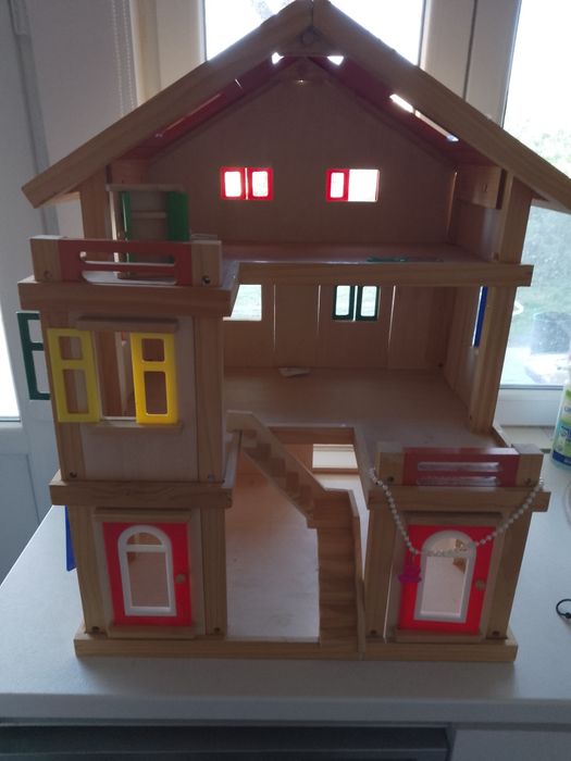 Vând căsuța din lemn pentru fetite