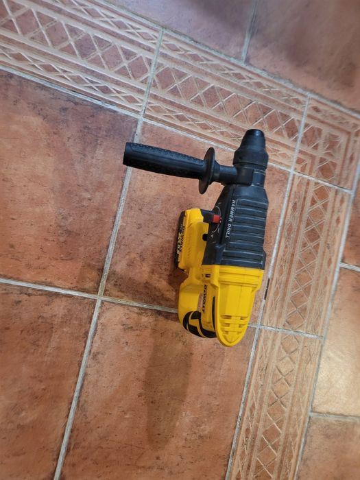 Clona DeWalt Ciocan rotopercutor, cu acumulator de 18v 5A
