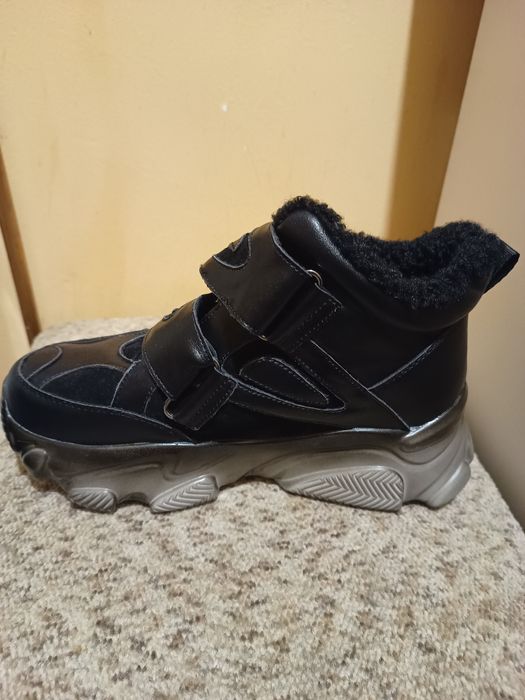 Ghete îmblănite din piele