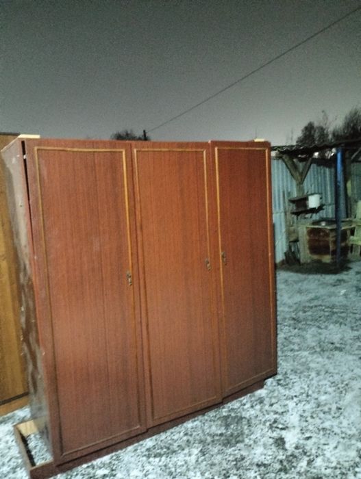 Два шкафа деревянные