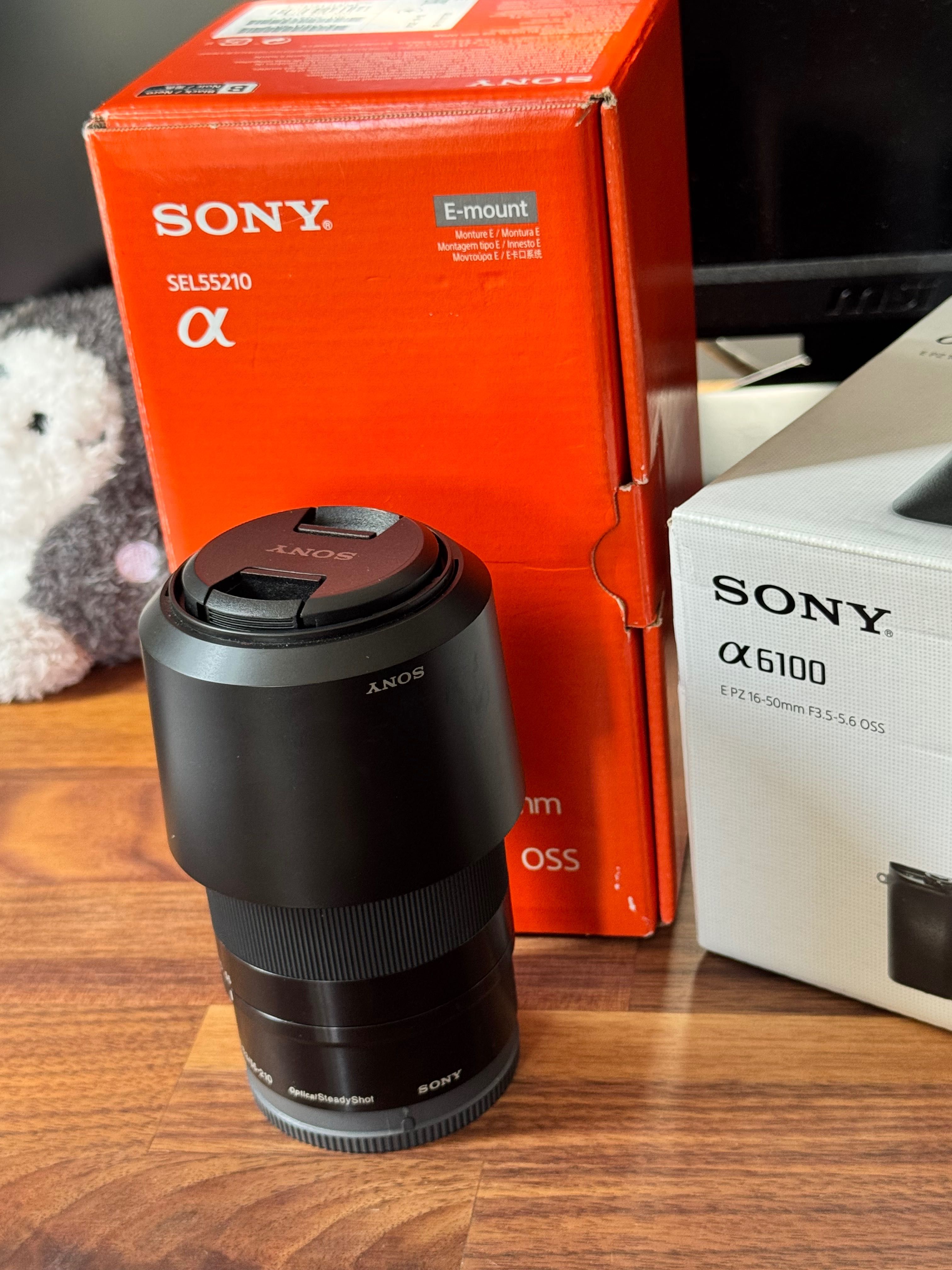 Sony A6100 в гаранция с два обектива