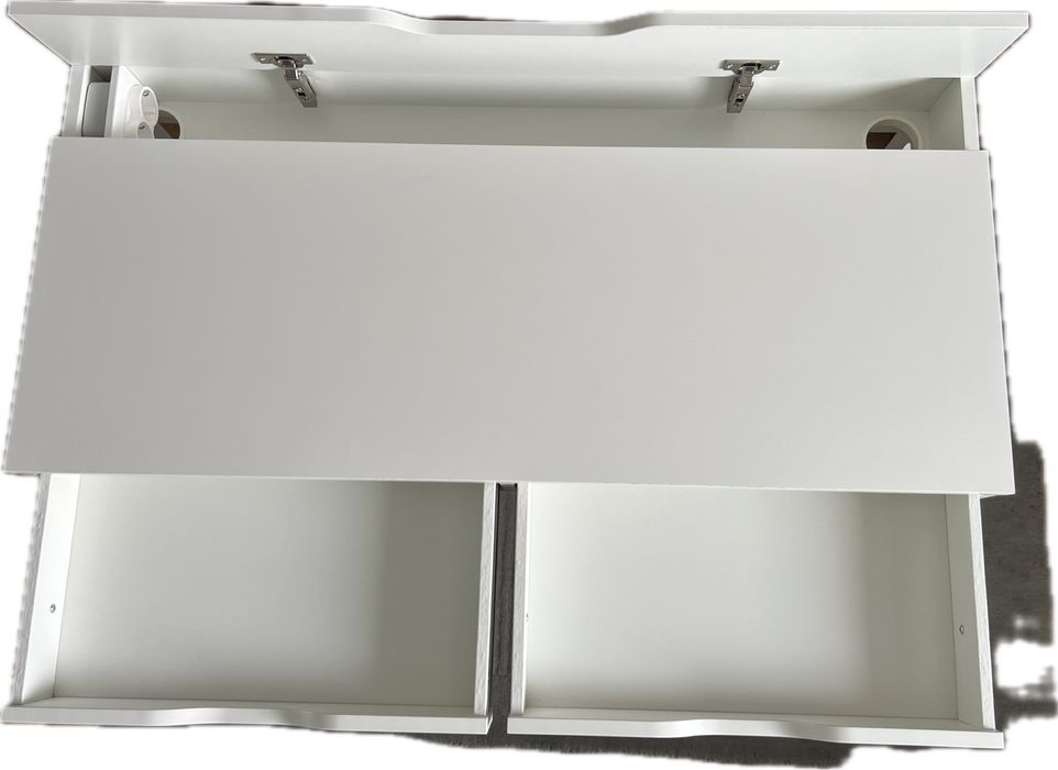 Birou Ikea alb, cu prelungitor si 2 prize Schuko Legrand