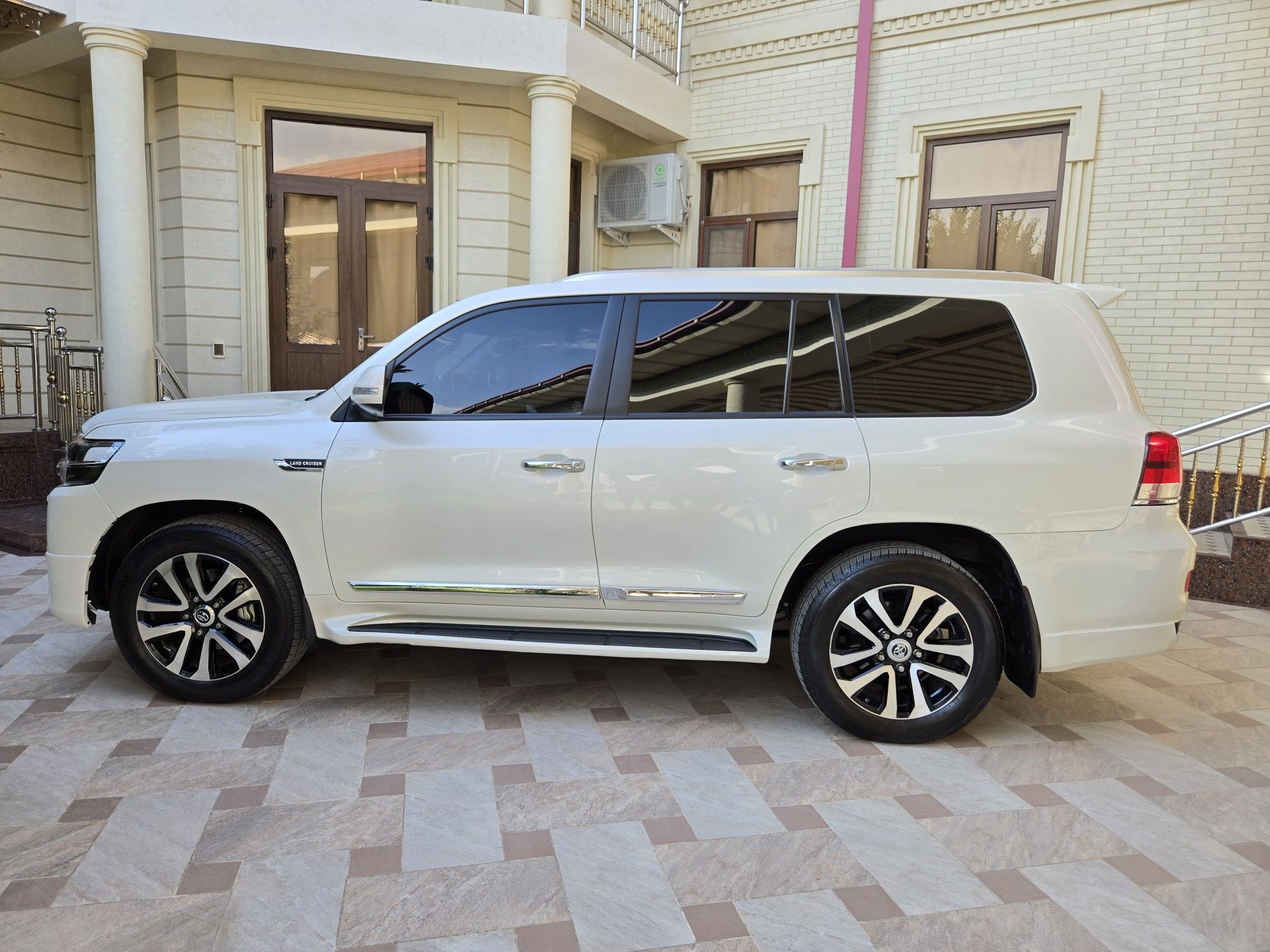 Land cruiser 200 mator 4.6 full komplektaciya