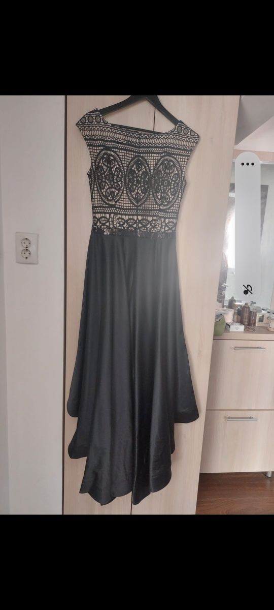 Vând rochie de seara neagra