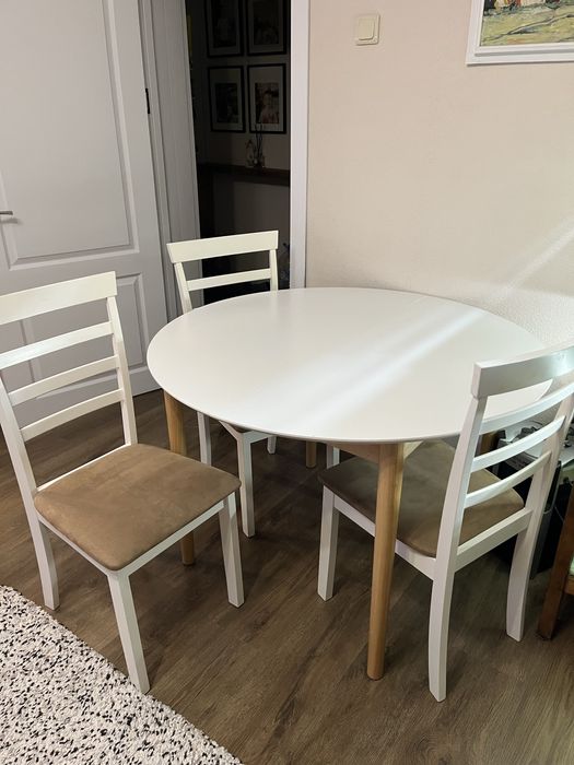 Трапезна маса Jysk със 6 стола