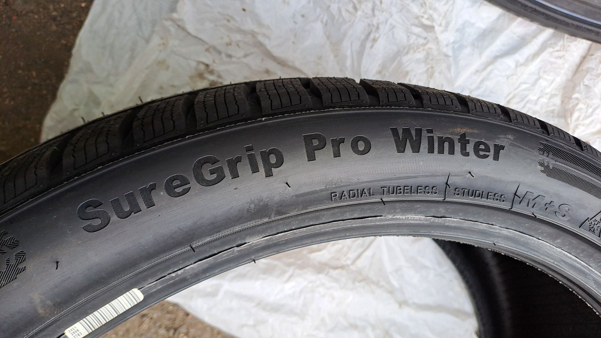 2бр. Нови 275/35/21 Gripmax