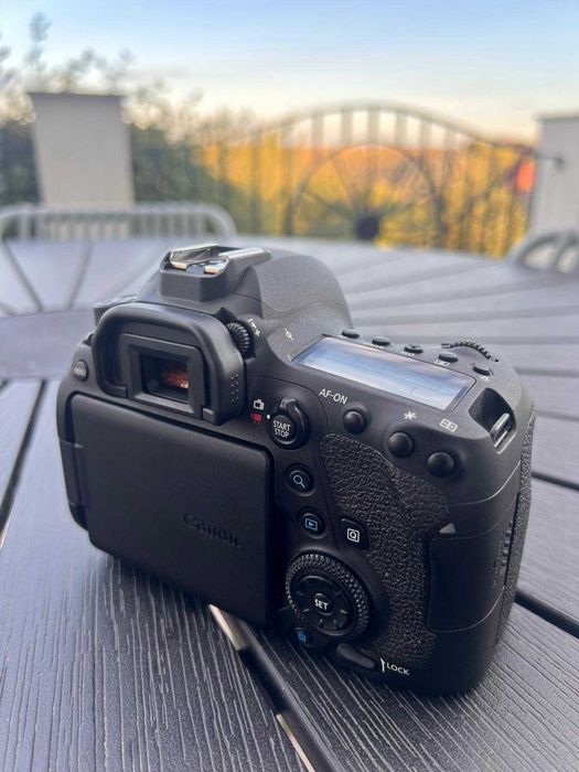 CANON 6D MARK II + obiectiv CANON ZOOM 24-105 + geanta