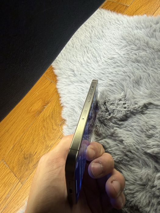 Продавам iPhone 15Pro 128GB Natural Titanium