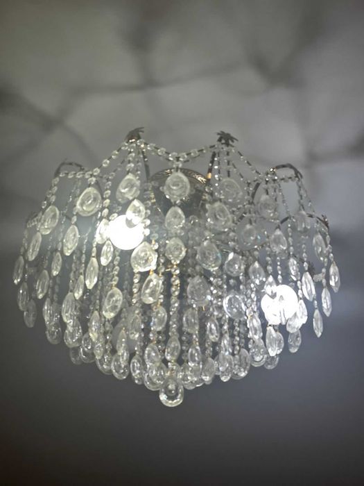 продается люстра в хорошем состоянии