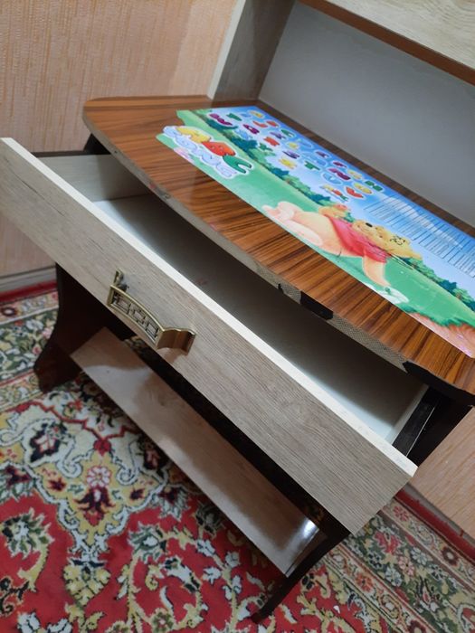 Продаю детская парта со стулом