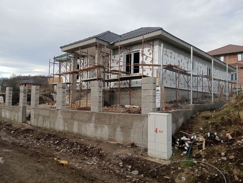 Vând casă single in cisnadie teren 500 mp