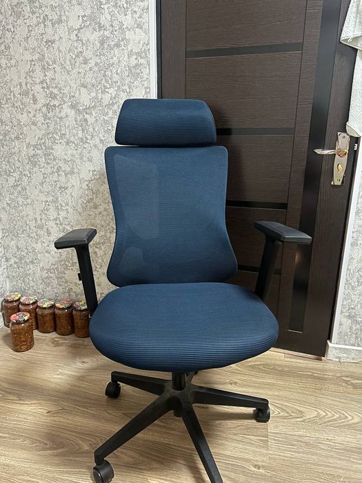 ПРОДАЁТСЯ Компьютерное кресло