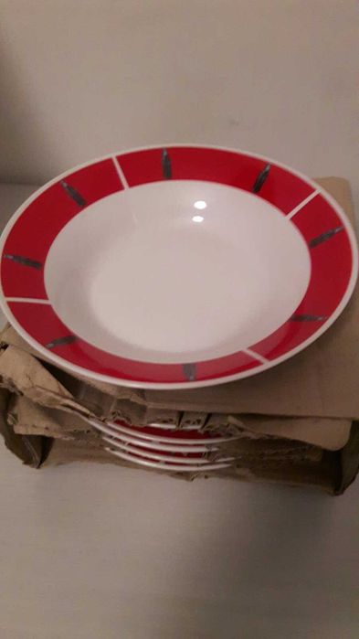 Чинии Кока-Кола порцеланови