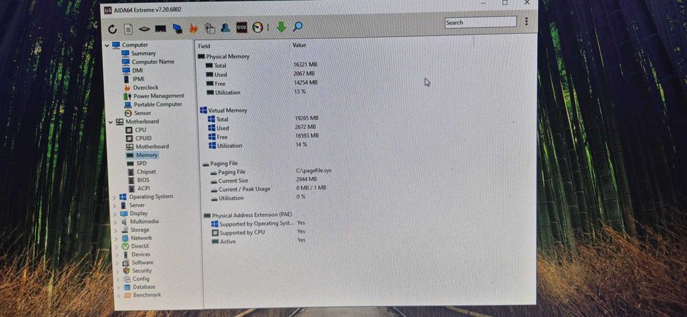 Sistem PC complet Unitate, monitor, boxe, tastatura, mouse