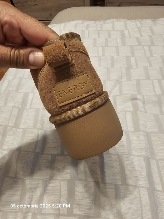 Vând UGG piele întoarsă 150 lei