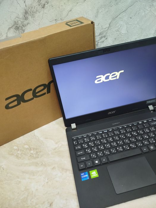 Noutbuk acer travelmate P2 sotiladi
