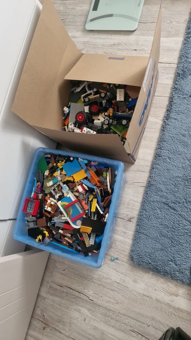 Vând piese de lego