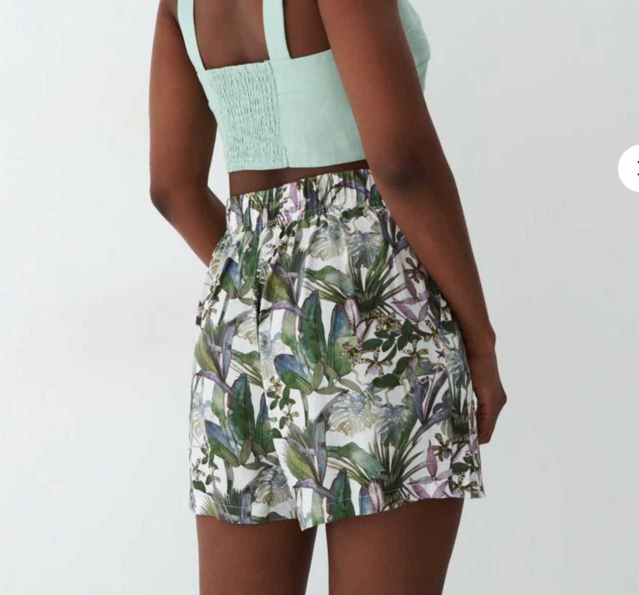 Pantaloni scurți Mohito, nou, marime 36/S, floral, cu pense