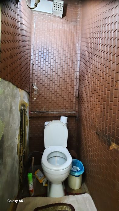 Срочно продаётся микрорайон Ташгрзсс  2/4/4  перекрёстке Сельхоз.