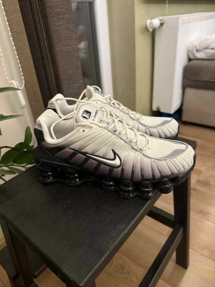 Чисто нови Nike Shox