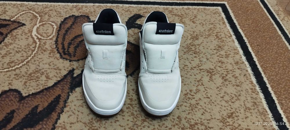 Подарявам кецове Etnies (само за Варна)