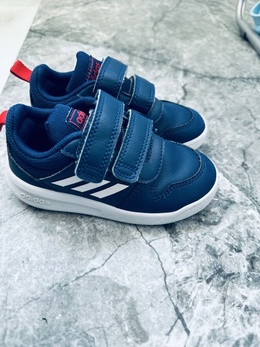 Vand adidasi , Adidas !