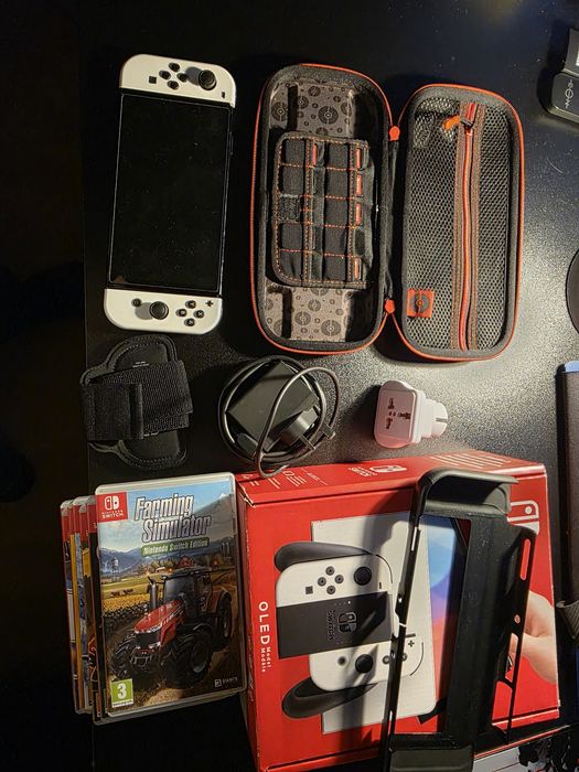 Nintendo Switch oled  конзола с игри и аксесоари без забележки