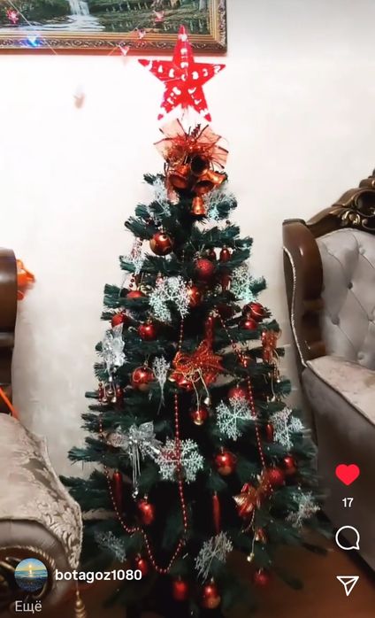 продам искусственную Ёлку 1,5м на подставке со встроенной гирляндой